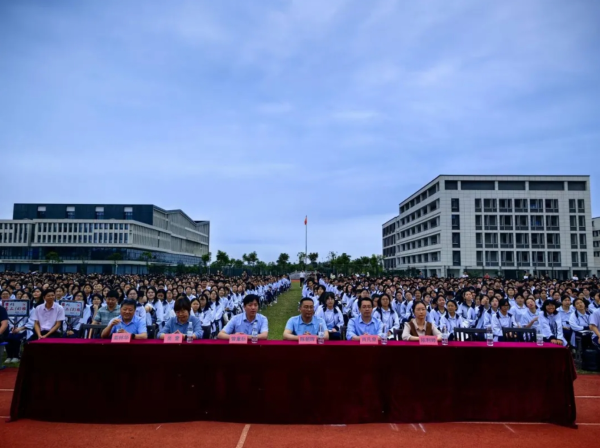 江西 | 科技志愿服务助力玉山一中首届科技文化节